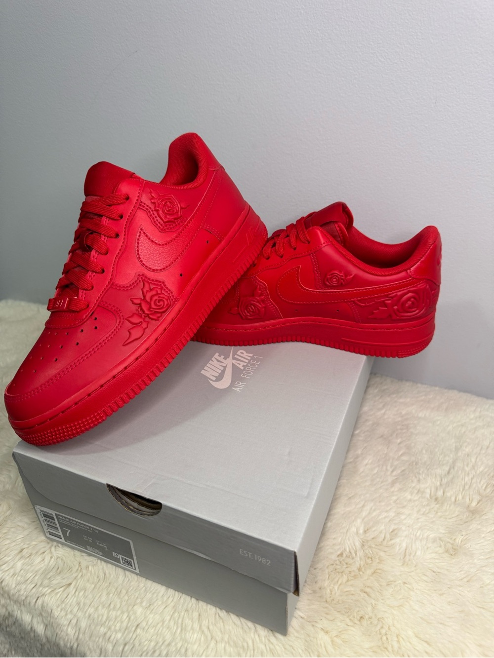 Women’s Nike AF 1 Low ‘07 (Red Roses)🌹